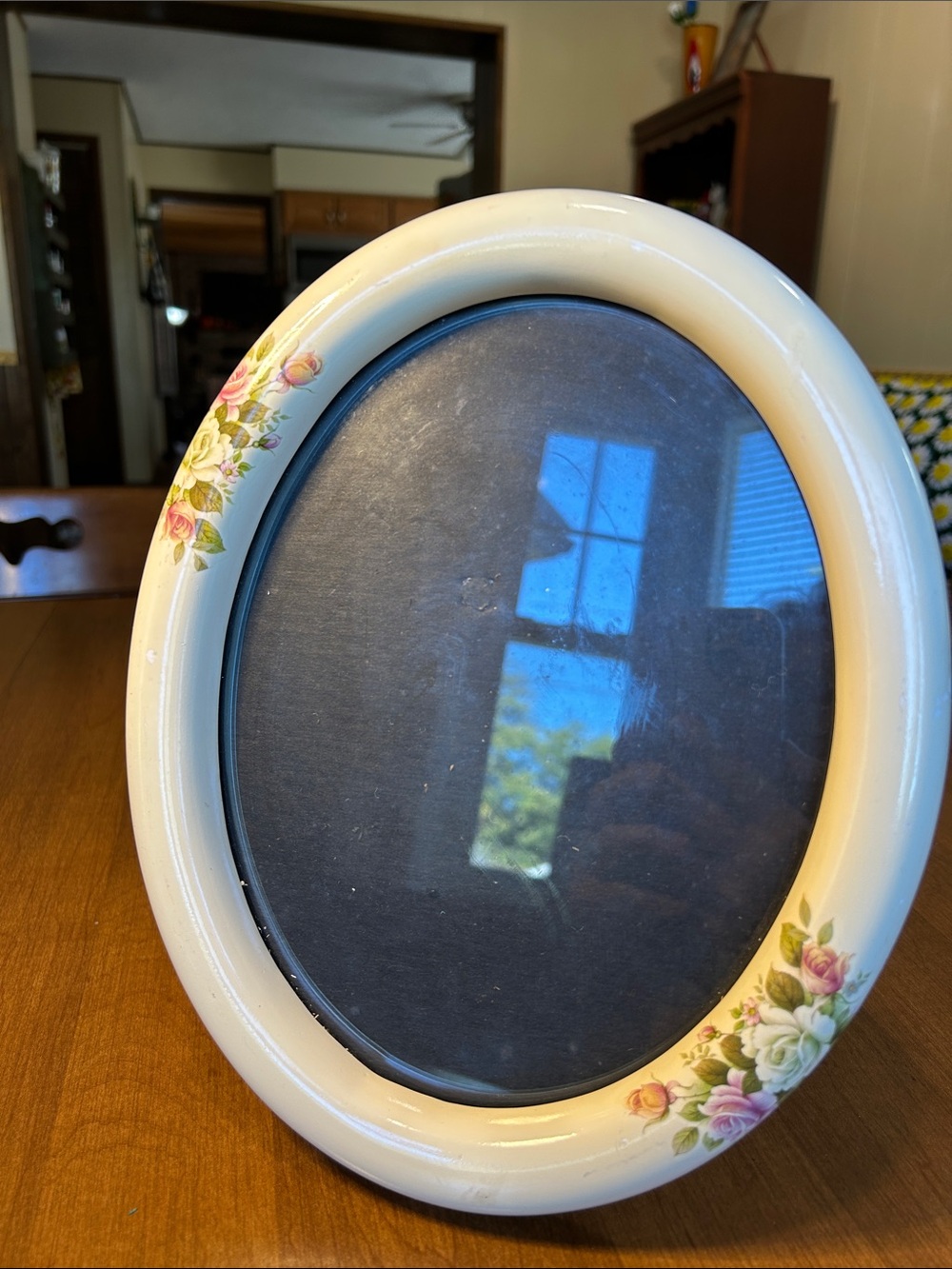 Floral Oval Ceramic Photo Frame - White